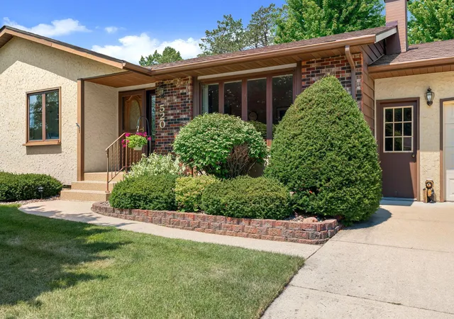 2nd image of 520 Young Dr, Owatonna, MN 55060 | MLS# 7115462