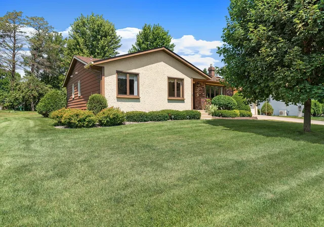 3rd image of 520 Young Dr, Owatonna, MN 55060 | MLS# 7115462