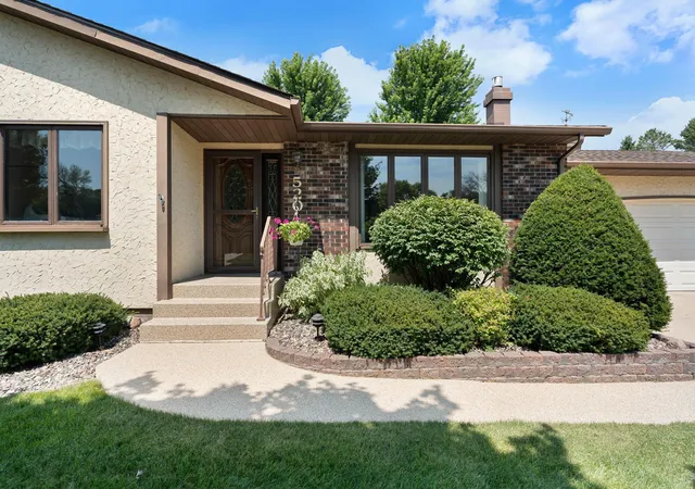4th image of 520 Young Dr, Owatonna, MN 55060 | MLS# 7115462