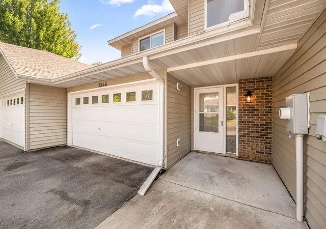 2nd image of 1264 Island Dr, Forest Lake, MN 55025 | MLS# 7115495