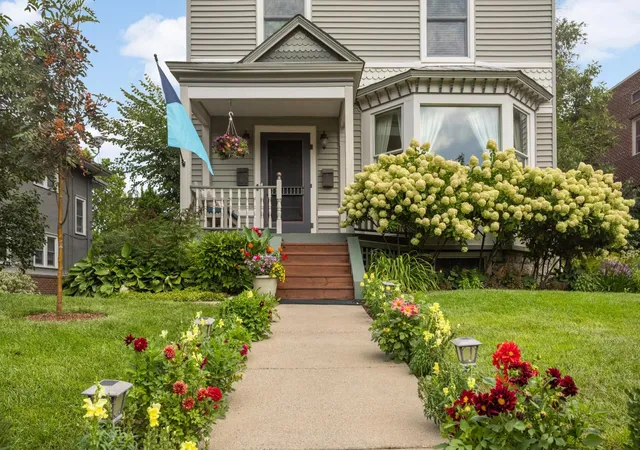 Photo 3 of Single family home for sale at 993 Fairmount Ave, Saint Paul, MN 55105 | MLS# 7115518 | Listing updated on 2026-10-22