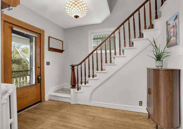 Photo 4 of Single family home for sale at 993 Fairmount Ave, Saint Paul, MN 55105 | MLS# 7115518 | Listing updated on 2026-10-22