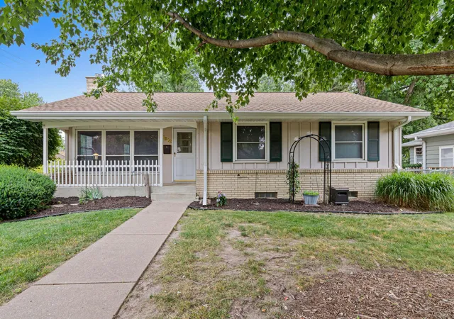 Photo 1 of Sale Pending at 1912 Simpson St, Saint Paul, MN 55113 | MLS# 7115528 | Listing updated on 2026-08-24
