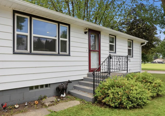 2nd image of 613 Frank St Nw, Silver Lake, MN 55381 | MLS# 7115532