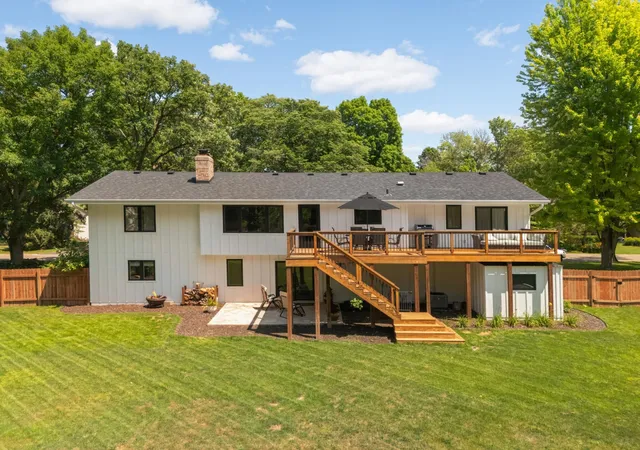 2nd image of 2615 Garland Ln N, Minneapolis, MN 55447 | MLS# 7115538