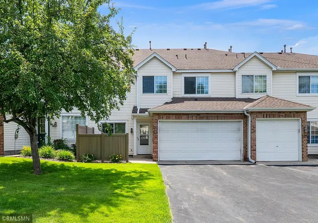 2nd image of 11240 Providence Ln, Eden Prairie, MN 55344 | MLS# 7115556