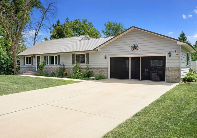 1st image of 1429 Rice Lake St, Owatonna, MN 55060 | MLS# 7115584