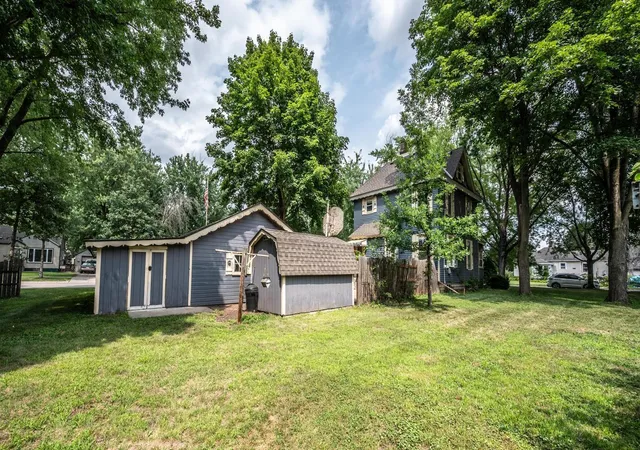 Photo 3 of Single family home for sale at 300 7th Street, Farmington, MN 55024 | MLS# 7115605 | Listing updated on 2026-08-13