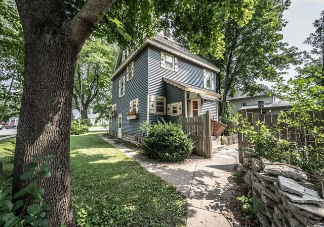 Photo 4 of Single family home for sale at 300 7th Street, Farmington, MN 55024 | MLS# 7115605 | Listing updated on 2026-08-13