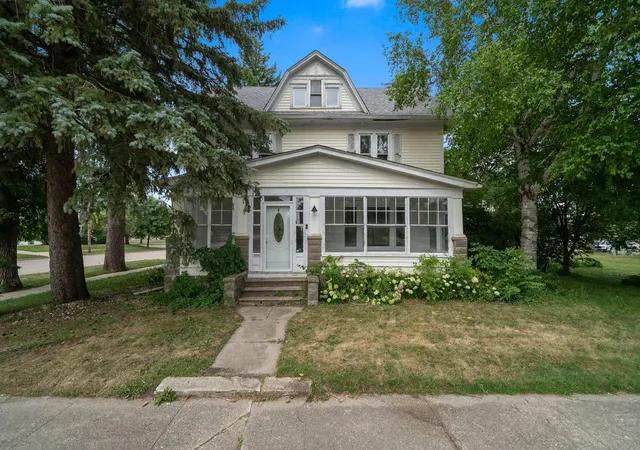 1st image of 224 2nd Ave Se, Pipestone, MN 56164 | MLS# 7115606