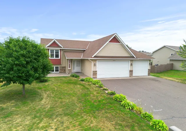 2nd image of 1026 Roosevelt St S, Cambridge, MN 55008 | MLS# 7115614
