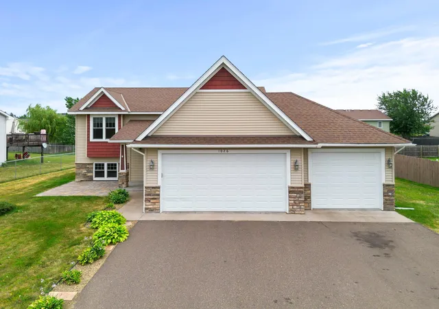Photo 3 of Sale Pending at 1026 Roosevelt St S, Cambridge, MN 55008 | MLS# 7115614 | Listing updated on 2026-08-24