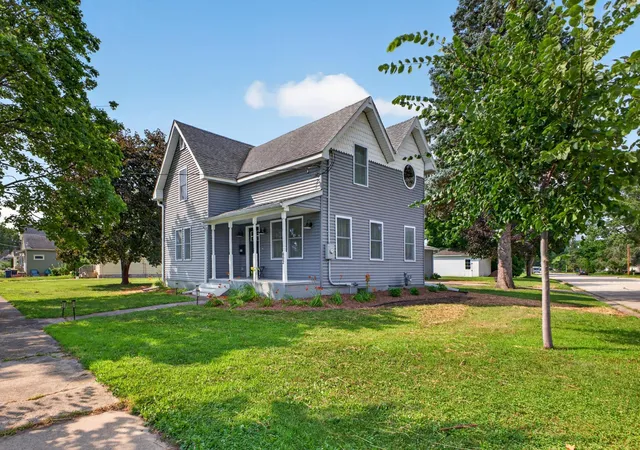 image of 802 S Garden St, Lake City, MN 55041 | MLS# 7115630