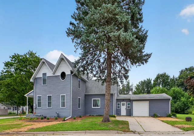 image of 802 S Garden St, Lake City, MN 55041 | MLS# 7115630