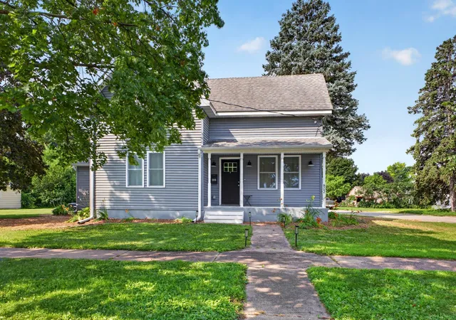 image of 802 S Garden St, Lake City, MN 55041 | MLS# 7115630