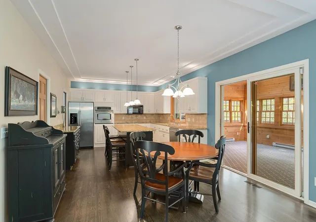 4th image of 26335 Peach Cir, Excelsior, MN 55331 | MLS# 7115637