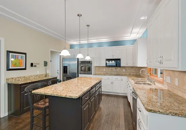 5th image of 26335 Peach Cir, Excelsior, MN 55331 | MLS# 7115637