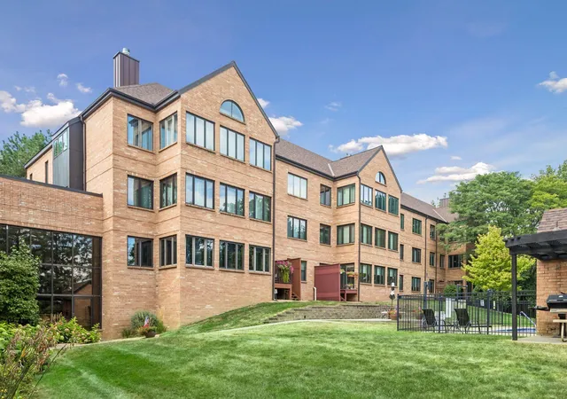 Listing Photo 1 - Condo for sale in building located at 1830 Eagle Ridge Dr, Mendota, MN 55118 - Unit #2003
