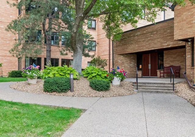 Photo 2 of Condo for sale at 1830 Eagle Ridge Dr #2003, Saint Paul, MN 55118 | MLS# 7115639 | Listing updated on 2026-09-12