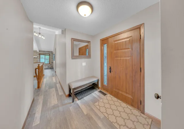 2nd image of 6864 Jeremy Ct, Eden Prairie, MN 55346 | MLS# 7115643