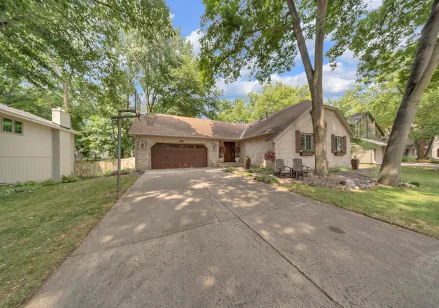 31st image of 6864 Jeremy Ct, Eden Prairie, MN 55346 | MLS# 7115643