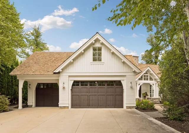 Photo 2 of Single family home for sale at 1625 Locust Hills Trl, Wayzata, MN 55391 | MLS# 7115664 | Listing updated on 2026-09-29
