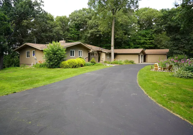 1st image of 990 Blackoak Rd, Eau Claire, WI 54701 | MLS# 7115665