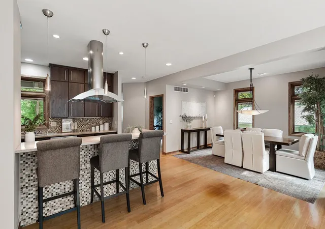 4th image of 9340 Cedar Forest Rd, Eden Prairie, MN 55347 | MLS# 7115668