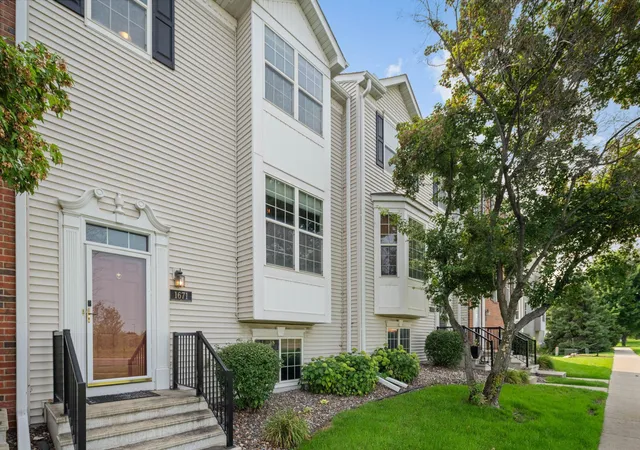 Photo 2 of Sale Pending at 1671 Crossings Blvd, Shakopee, MN 55379 | MLS# 7115674 | Listing updated on 2026-09-30