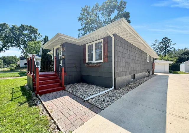 Photo 1 of Single family home for sale at 1024 5th Street Sw, Willmar, MN 56201 | MLS# 7115713 | Listing updated on 2026-07-31