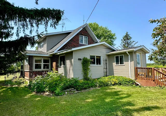 Photo 1 of Single family home for sale at 312 10th Street, Clear Lake, WI 54005 | MLS# 7115745 | Listing updated on 2026-09-27