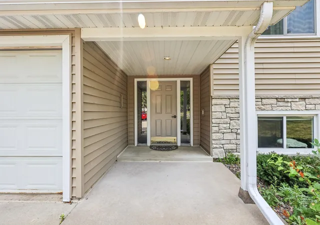 3rd image of 14433 Fairway Dr, Eden Prairie, MN 55344 | MLS# 7115757