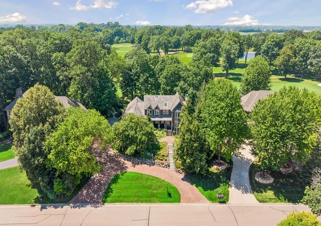 3rd image of 2890 Autumn Woods Dr, Chaska, MN 55318 | MLS# 7115771