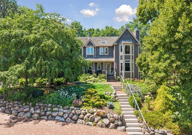 5th image of 2890 Autumn Woods Dr, Chaska, MN 55318 | MLS# 7115771