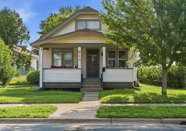 Photo 2 of Sale Pending at 210 6th Avenue N, South Saint Paul, MN 55075 | MLS# 7115788 | Listing updated on 2026-08-18