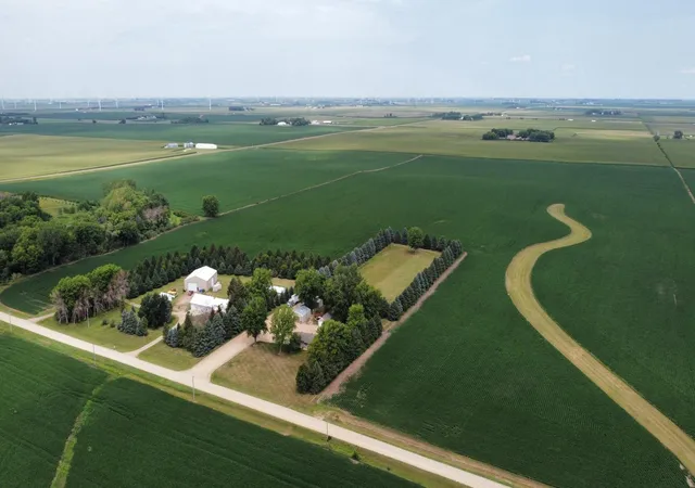 2nd image of 27366 260Th St, Worthington, MN 56187 | MLS# 7115835
