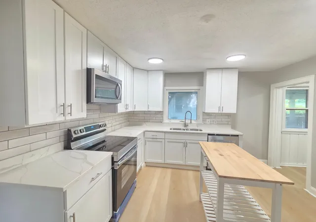Photo 3 of Single family home for sale at 712 Maple St W, Stillwater, MN 55082 | MLS# 7115857 | Listing updated on 2026-09-03