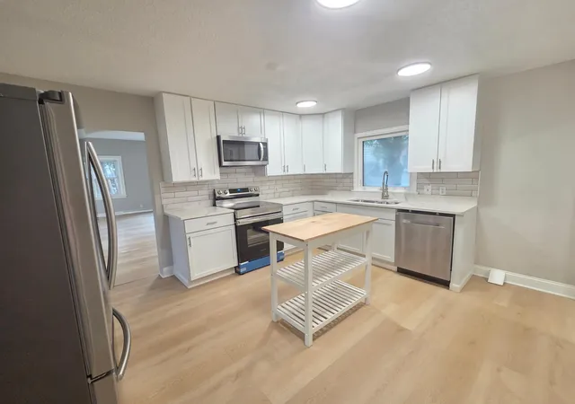 Photo 3 of Single family home for sale at 712 Maple St W, Stillwater, MN 55082 | MLS# 7115857 | Listing updated on 2026-09-03