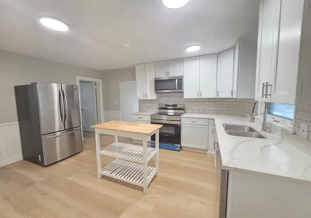 Photo 4 of Single family home for sale at 712 Maple St W, Stillwater, MN 55082 | MLS# 7115857 | Listing updated on 2026-09-03