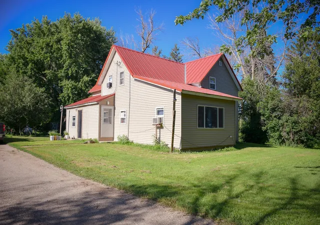 1st image of 30546 County Hwy 35, Worthington, MN 56187 | MLS# 7115867
