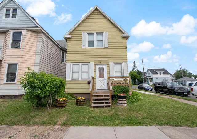 1st image of 3201 Chestnut St, Duluth, MN 55806 | MLS# 7115869