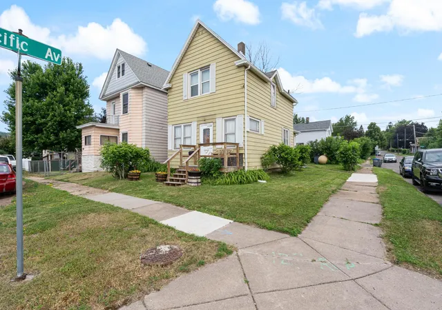 2nd image of 3201 Chestnut St, Duluth, MN 55806 | MLS# 7115869