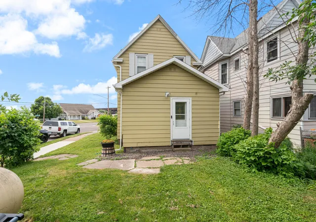 3rd image of 3201 Chestnut St, Duluth, MN 55806 | MLS# 7115869