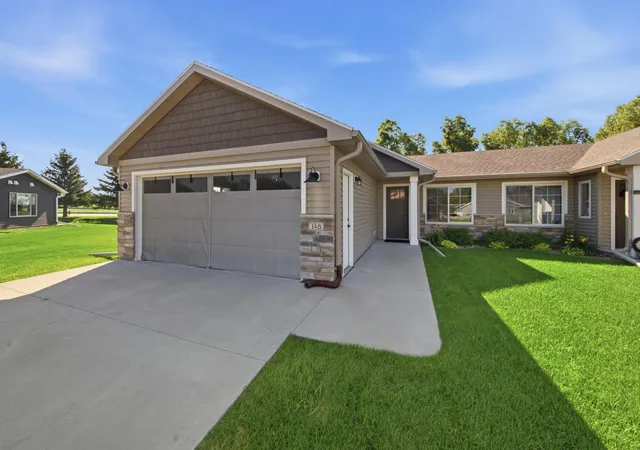 2nd image of 148 Highland Cir, Zumbrota, MN 55992 | MLS# 7115878