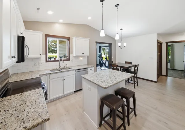 5th image of 148 Highland Cir, Zumbrota, MN 55992 | MLS# 7115878