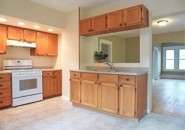 4th image of 738 Magnolia Ave E, Saint Paul, MN 55106 | MLS# 7115880