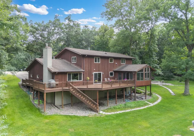 Photo 2 of Single family home for sale at 2901 Bambi Ct Sw, Rochester, MN 55902 | MLS# 7115882 | Listing updated on 2026-09-21