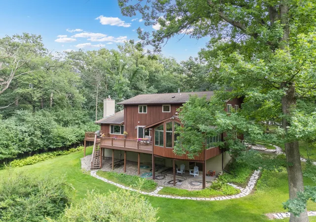 Photo 3 of Single family home for sale at 2901 Bambi Ct Sw, Rochester, MN 55902 | MLS# 7115882 | Listing updated on 2026-09-21