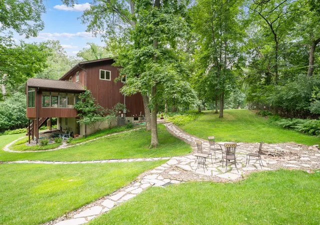 Photo 3 of Single family home for sale at 2901 Bambi Ct SW, Rochester, MN 55902 | MLS# 7115882 | Listing updated on 2026-09-21
