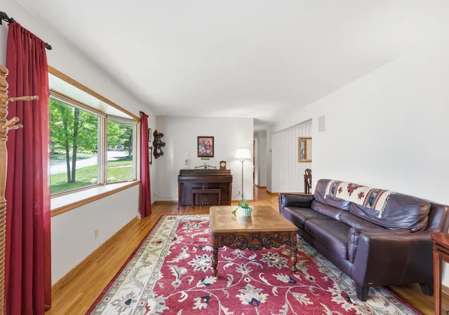Photo 4 of Sale Pending at 5356 Holiday Rd, Minnetonka, MN 55345 | MLS# 7115900 | Listing updated on 2026-08-24